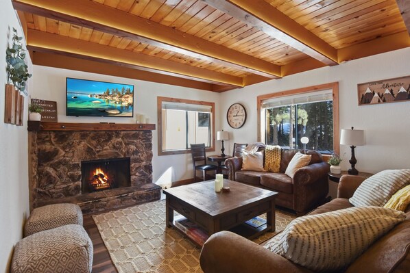 Smart TV, fireplace