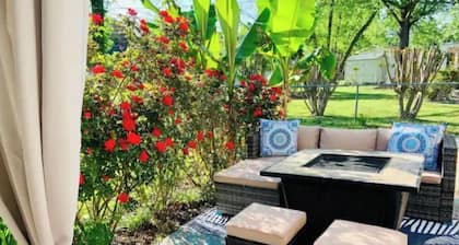 Warm & Inviting home 5 minutes walking distance from restaurants.