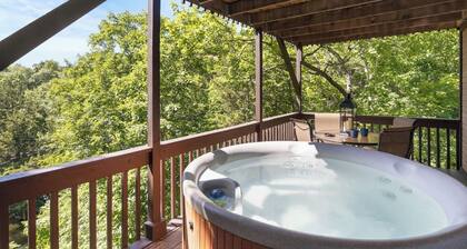 Hot Tub Hideaway in Margaritaville Resort; Pet Friendly; Private Hot Tub; Beautiful Views; Pools!