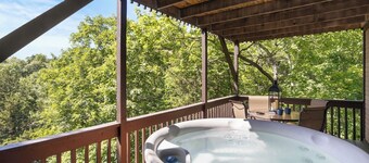 Hot Tub Hideaway in Margaritaville Resort; Pet Friendly; Private Hot Tub; Beautiful Views; Pools!