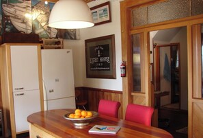 Free daily continental breakfast  - Bluff Hill Lighthouse B&B (Napier)