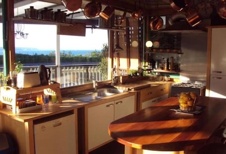 Family Apartment, Harbour View | Private kitchenette. Bluff Hill Lighthouse B&B