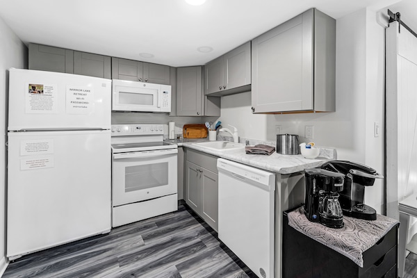 Frigorifero, microonde, forno, piano cottura