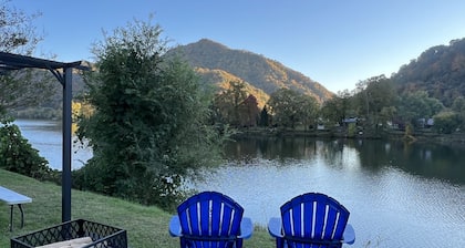 The Boomer: sky, river, and mtn your postage stamp for a week of relaxation!
