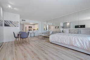 1 bedroom, desk, iron/ironing board, free WiFi - Luxury Oceanfront resort/condo/1 Hotel / Roney Palace (Miami Beach)