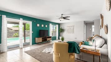 Smart TV, table tennis