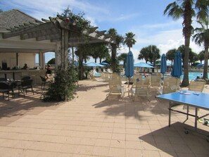 Outdoor dining - Avalon 1707 King/Queen- Direct Gulf View - Wifi (Gulf Shores)