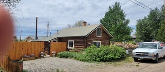 Payton's Place. A cozy cabin with private outdoor space pet friendly. 
