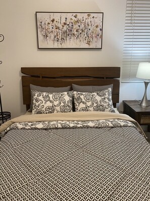 2 bedrooms, desk, iron/ironing board, free WiFi