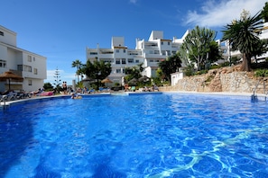 Een verwarmd zwembad