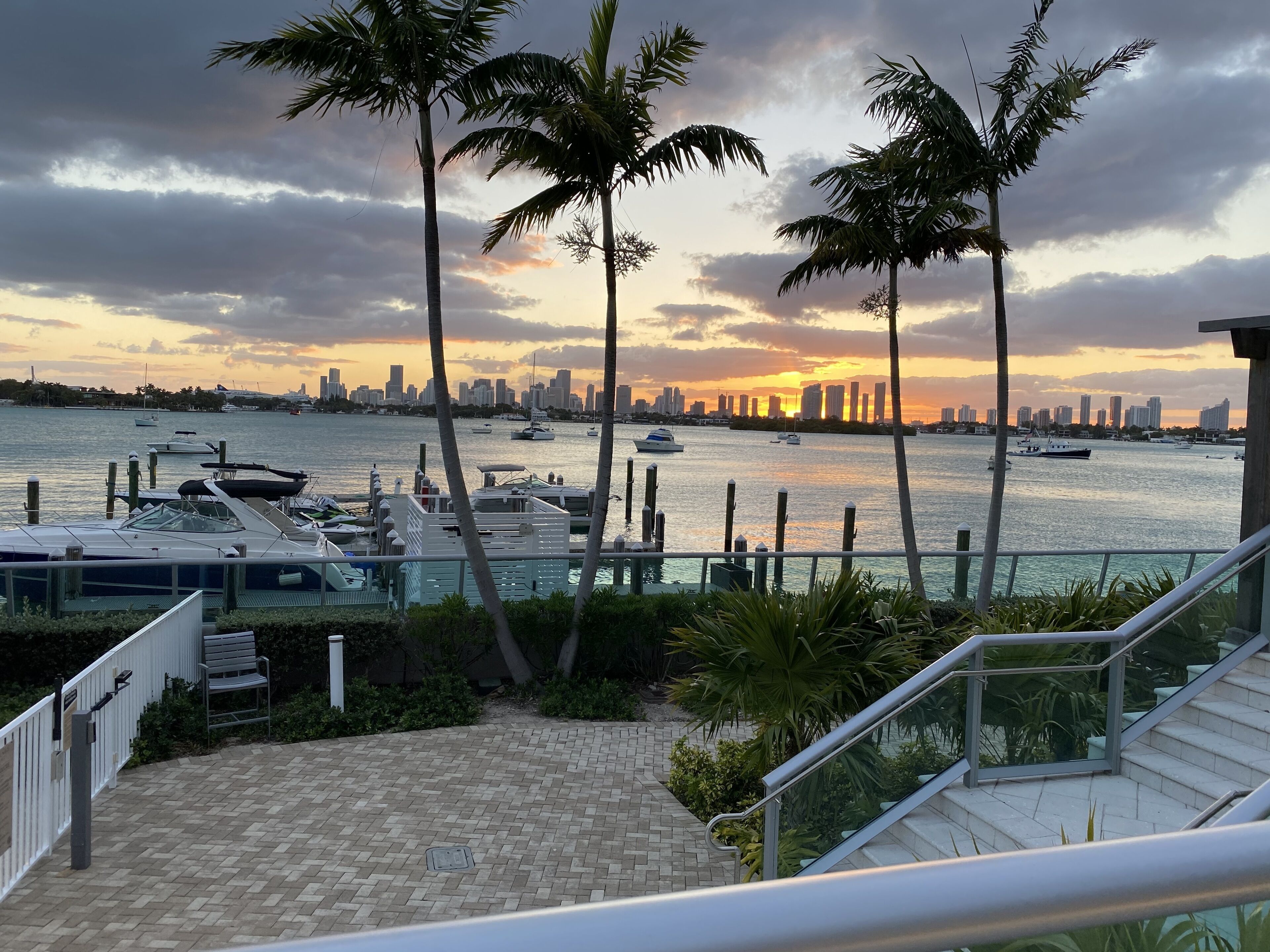 Miami Beach Family Apartment! Perfect location Beach&Lincoln Road!