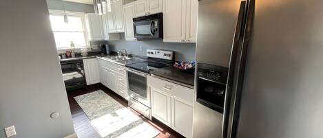 Refrigerador, microondas, horno, placa de cocina