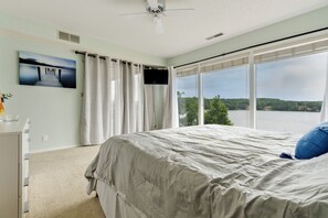 2 bedrooms, desk, iron/ironing board, free WiFi