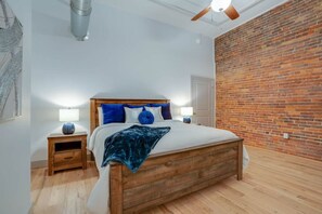 3 camere, una scrivania, ferro/asse da stiro, culla da viaggio