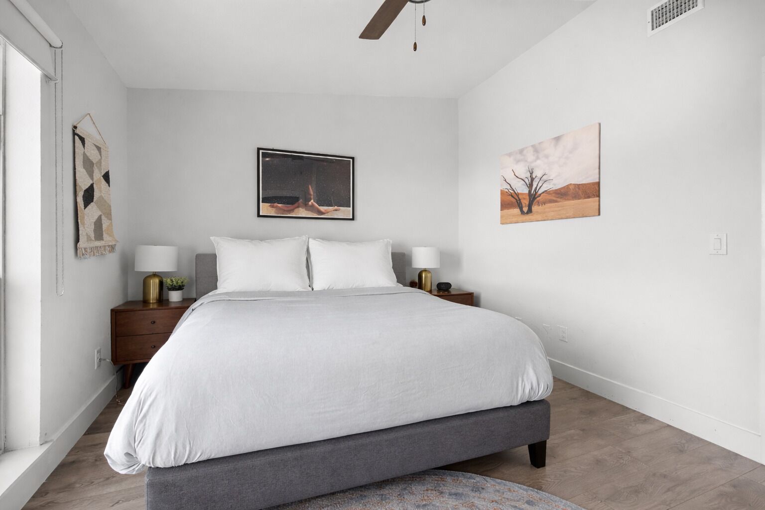 2 soverom, skrivebord, strykejern/-brett og wi-fi (inkludert)