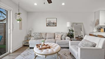 Smart TV, computer monitors