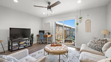 Smart TV, computer monitors