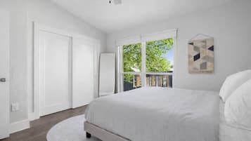 2 bedrooms, desk, iron/ironing board, free WiFi