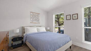 2 bedrooms, desk, iron/ironing board, free WiFi