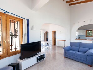 TV - Wonderful private villa for 6 people with A/C, private pool, WIFI, TV and terrace (Pego)