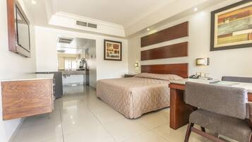 Comfort Single Room | Desk, blackout drapes, iron/ironing board, free WiFi