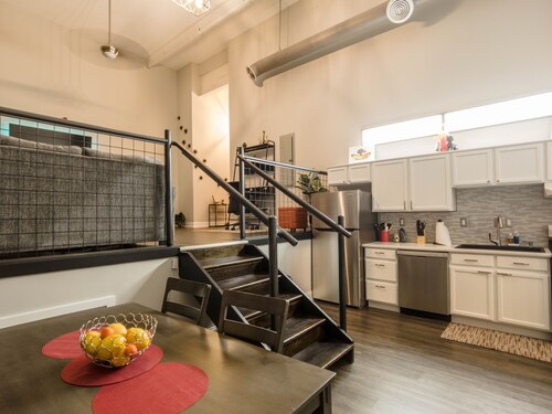 King Sized - Heart of Downtown Lafayette