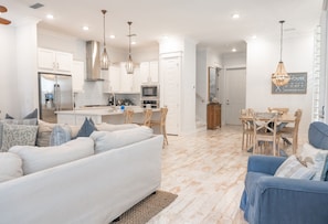 Smart TV - Time Away 30A - LSV, Bikes & Steps from Pool (Santa Rosa Beach)