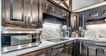 Beautiful home with large outdoor pool and hot tub. Large beautiful backyard