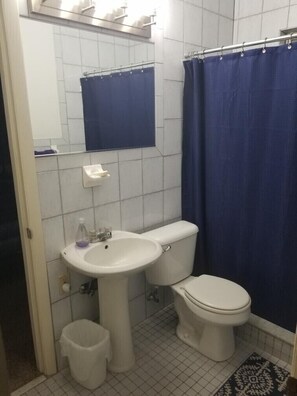 Bruser, håndklæder, Toiletpapir