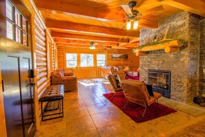 Télévision, cheminée