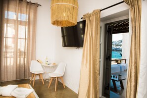 1 bedroom, iron/ironing board, internet