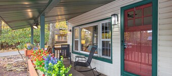 Lakeview Lodge Hot Tub Fire Pit Paddle Board Skiing Pet-Friendly!