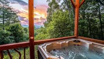 Bañera de hidromasaje al aire libre