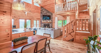 Cozy & kid friendly cabin w/ million $ views, hot tub, game room, and fire pit!!