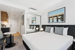 Premium bedding, Select Comfort beds, in-room safe - Quest Watergardens (Taylors Lakes)