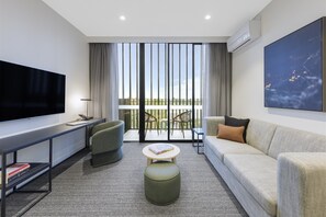 Three Bedroom Apartment | Premium bedding, Select Comfort beds, in-room safe, desk - Quest Watergardens (Taylors Lakes)
