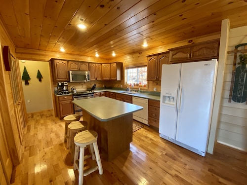 ADK Lake House Vacation, Cozy 5 Bedroom & 2 Bath