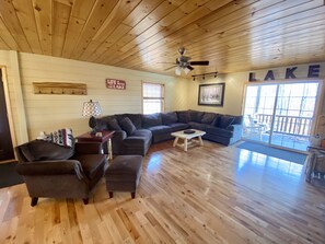Smart TV, fireplace - ADK Lake House Vacation, Cozy 5 Bedroom & 2 Bath (Old Forge)