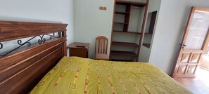1 bedroom, desk, free WiFi