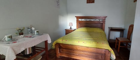 1 habitación, escritorio y wifi gratis