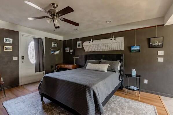 1 bedroom, desk, free WiFi, bed sheets