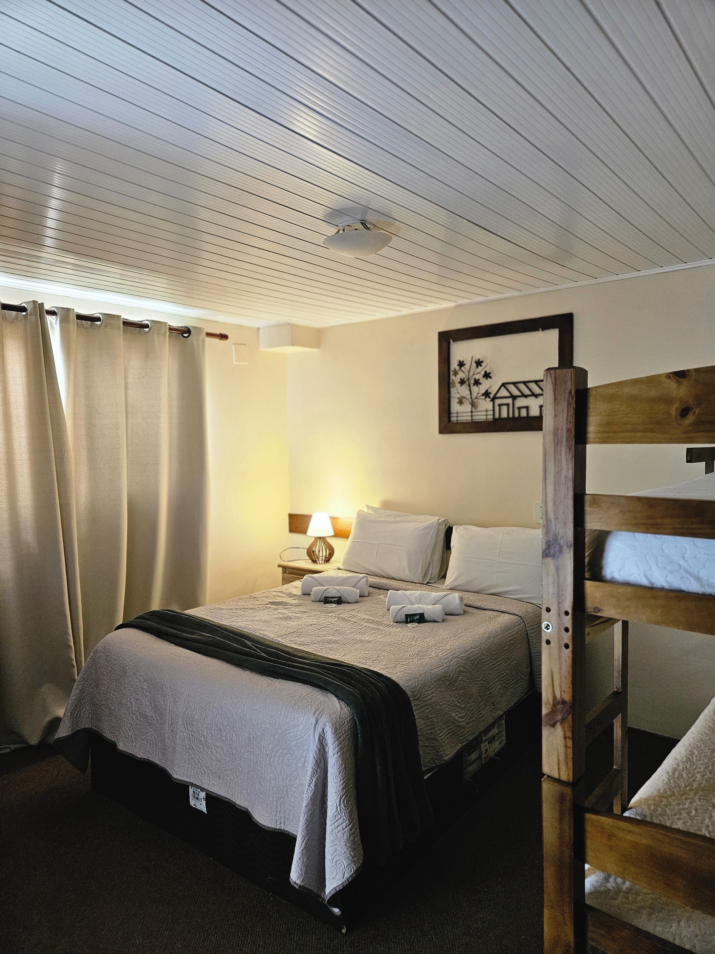 Quarto quádruplo standard | Wi-Fi de cortesia, roupa de cama