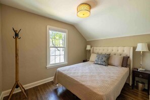 3 bedrooms, iron/ironing board, WiFi, bed sheets - LVR - Orange Door Oasis-Village of Lewiston Home (Lewiston)