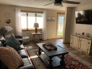 Smart-TV, videospill, bøker og musikkbibliotek