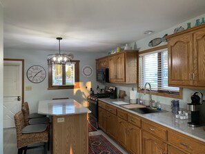 ثلاجة، ميكروويف، فرن، موقد طهي مسطح