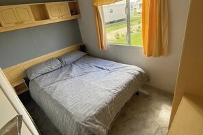 2 bedrooms, bed sheets