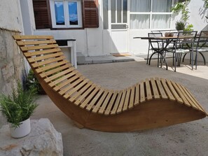 Outdoor dining - Stunning 2-Bed House in Jezera with Sea views (Jezera)