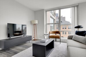 Télévision, chaîne hi-fi