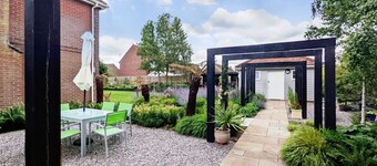 Little Maplewood, Tangmere - sleeps 2 guests  in 1 bedroom