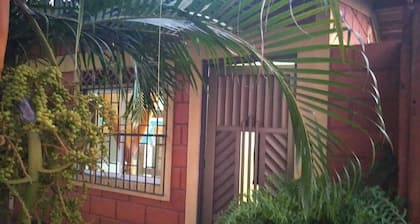 Habitación triple con baño y cocina privados